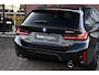 BMW 3-Serie Touring 330e M-Sport Pano ACC Trekhaak H/K HUD 19inch Stuurverw