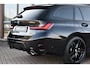 BMW 3-Serie Touring 330e M-Sport Pano ACC Trekhaak H/K HUD 19inch Stuurverw