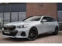 BMW 5-Serie Touring 520i M-Sport Pano Trekh Brooklyngrau ACC 360 H/K HUD Stoelventilatie