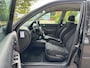 Volkswagen Golf 1.6 Trendline 5-Drs Automaat Airco Electr. pakket Audio-CD ABS Sportstoelen EBD Colorpakket Dealeronderhoud Nw Apk