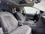 Volkswagen Golf 1.6 TDI Highline Business R | Pano | DSG