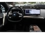 BMW iX M60 High Executive 112 kWh 27.972 km! / SOh 96,8% / Trekhaak / Panoramadak / 360Camera / Head-up / Bowers&Wilkens / Softclose / 22'' / Luchtvering / Laser LED / CarPlay / Volleder / Stoel+Stuurverwarming / Dodehoek / DAB / ACC