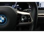BMW iX M60 High Executive 112 kWh 27.972 km! / SOh 96,8% / Trekhaak / Panoramadak / 360Camera / Head-up / Bowers&Wilkens / Softclose / 22'' / Luchtvering / Laser LED / CarPlay / Volleder / Stoel+Stuurverwarming / Dodehoek / DAB / ACC