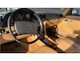 Mercedes-Benz SL 560 R107 560 SL Roadster
