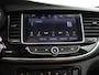 Opel Mokka X 1.4 Turbo Innovation Trekhaak, Apple Carplay/Android Auto, Parkeersensor voor/achter, Achteruitrijcamera, Voorstoelen verwarmd, Lederen bekleding, stuur verwarmd, Cruise control. Hoge instap, veel rijcomfort en een complete luxe uitvoering. . Een ideale gezinsauto met een luxe uitstraling en veel extra's.