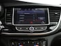 Opel Mokka X 1.4 Turbo Innovation Trekhaak, Apple Carplay/Android Auto, Parkeersensor voor/achter, Achteruitrijcamera, Voorstoelen verwarmd, Lederen bekleding, stuur verwarmd, Cruise control. Hoge instap, veel rijcomfort en een complete luxe uitvoering. . Een ideale gezinsauto met een luxe uitstraling en veel extra's.