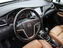 Opel Mokka X 1.4 Turbo Innovation Trekhaak, Apple Carplay/Android Auto, Parkeersensor voor/achter, Achteruitrijcamera, Voorstoelen verwarmd, Lederen bekleding, stuur verwarmd, Cruise control. Hoge instap, veel rijcomfort en een complete luxe uitvoering. . Een ideale gezinsauto met een luxe uitstraling en veel extra's.