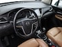 Opel Mokka X 1.4 Turbo Innovation Trekhaak, Apple Carplay/Android Auto, Parkeersensor voor/achter, Achteruitrijcamera, Voorstoelen verwarmd, Lederen bekleding, stuur verwarmd, Cruise control. Hoge instap, veel rijcomfort en een complete luxe uitvoering. . Een ideale gezinsauto met een luxe uitstraling en veel extra's.