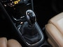Opel Mokka X 1.4 Turbo Innovation Trekhaak, Apple Carplay/Android Auto, Parkeersensor voor/achter, Achteruitrijcamera, Voorstoelen verwarmd, Lederen bekleding, stuur verwarmd, Cruise control. Hoge instap, veel rijcomfort en een complete luxe uitvoering. . Een ideale gezinsauto met een luxe uitstraling en veel extra's.