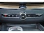 Volvo XC60 T6 Recharge AWD Plus Bright - Panorama/schuifdak - IntelliSafe Assist & Surround - 360º Camera - Harman/Kardon audio - Adaptieve LED koplampen - Verwarmde voorstoelen, stuur & achterbank - Parkeersensoren voor & achter - Elektr. bedienb. voorstoelen met geheugen - Head up display - Draadloze tel. lader - Extra getint glas - 19' LMV