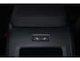 Volvo XC60 T6 Recharge AWD Plus Bright - Panorama/schuifdak - IntelliSafe Assist & Surround - 360º Camera - Harman/Kardon audio - Adaptieve LED koplampen - Verwarmde voorstoelen, stuur & achterbank - Parkeersensoren voor & achter - Elektr. bedienb. voorstoelen met geheugen - Head up display - Draadloze tel. lader - Extra getint glas - 19' LMV