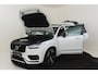 Volvo XC90 T8 RECHARGE AWD R-DESIGN -PANO.DAK|HARMAN/KARDON|LUCHTVERING|GEVENT.LEDER+MASSAGE|360°CAM|HEAD-UP DISP.|ADAP.LED|TREKHAAK|22"ALL-SEASON