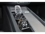 Volvo XC60 T8 Recharge AWD Ultra Black Edition - Luchtvering - Panorama/schuifdak - IntelliSafe Assist & Surround - 360º Camera - Bowers & Wilkins audio - Adaptieve LED koplampen - Verwarmde voorstoelen, stuur & achterbank - Parkeersensoren voor & achter - Elektr. bedienb. voorstoelen met geheugen - Head up display - Draadloze tel. lader - Extra getint glas - Inklapbare trekhaak - 21' LMV
