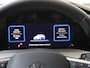 Volkswagen Golf Variant 1.5 eTSI Life Business | Trekhaak | Stoel- en stuurwielverwarming | Adaptieve cruise control | Navigatie | 3-zone airco | CarPlay | Parkeersensoren |