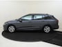 Volkswagen Golf Variant 1.5 eTSI Life Business | Trekhaak | Stoel- en stuurwielverwarming | Adaptieve cruise control | Navigatie | 3-zone airco | CarPlay | Parkeersensoren |