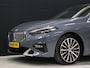 BMW 2-serie Gran Coupé 220i M Sport [SCHUIFKANTELDAK, APPLE CARPLAY, TREKHAAK, ANDROID, CRUISE, STOELVERWARMING, PDC, DIGITAL DASH, VOL LEDER, NAVIGATIE, NIEUWSTAAT]