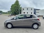 Toyota Yaris 1.0 VVT-i Trend In nederland nieuw geleverde goed onderhouden auto met navigatie,achteruitrijcamera en airco!