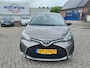 Toyota Yaris 1.0 VVT-i Trend In nederland nieuw geleverde goed onderhouden auto met navigatie,achteruitrijcamera en airco!