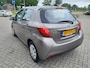 Toyota Yaris 1.0 VVT-i Trend In nederland nieuw geleverde goed onderhouden auto met navigatie,achteruitrijcamera en airco!