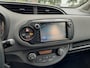 Toyota Yaris 1.0 VVT-i Trend In nederland nieuw geleverde goed onderhouden auto met navigatie,achteruitrijcamera en airco!