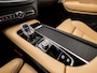 Volvo XC90 2.0 T8 Recharge AWD Plus Bright 7 Persoons 456Pk Automaat (ULTIMATE DARK, PANORAMADAK, LUCHTVERING, BOWERS&WILKINS, ALCANTARA HEMELBEKLEDING, HEAD-UP DISPLY, MEMORY SEATS, 360 CAMERA, STOELVENTILATIE, TREKHAAK, NIEUWSTAAT)