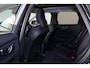 Volvo XC60 T6 Recharge AWD Plus Dark - Panorama/schuifdak - IntelliSafe Assist & Surround - 360º Camera - Harman/Kardon audio - Adaptieve LED koplampen - Verwarmde voorstoelen, stuur & achterbank - Parkeersensoren voor & achter - Elektr. bedienb. voorstoelen met geheugen - Head up display - Draadloze tel. lader - Extra getint glas - 19' LMV