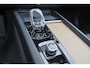 Volvo XC60 T6 Recharge AWD Plus Dark - Panorama/schuifdak - IntelliSafe Assist & Surround - 360º Camera - Harman/Kardon audio - Adaptieve LED koplampen - Verwarmde voorstoelen, stuur & achterbank - Parkeersensoren voor & achter - Elektr. bedienb. voorstoelen met geheugen - Head up display - Draadloze tel. lader - Extra getint glas - 19' LMV