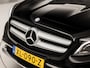 Mercedes-Benz GLA 180 Sport Automaat (GROOT NAVI, LEDER, STOELVERWARMING, SPORTSTOELEN, ZWART HEMEL, CRUISE, NIEUWE APK, NIEUWSTAAT)