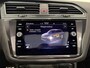 Volkswagen Tiguan 1.5 TSI R-Line Business+ | Panoramdak | Trekhaak | Dodehoek Detectie | Achteruitrijcamera | Stoel- en stuurverwarming