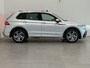 Volkswagen Tiguan 1.5 TSI R-Line Business+ | Panoramdak | Trekhaak | Dodehoek Detectie | Achteruitrijcamera | Stoel- en stuurverwarming