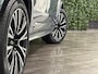 Volvo XC90 T8 AWD Recharge Ultimate Dark Long Range | Trekhaak | 360 Camera | Head-Up Display | Harman Kardon | 455pk | All Season banden | Adaptieve Cruise Control | Stoelverwarming voor+achter | Stuurwielverwarming | Schuifdak | Standkachel met Volvo On Call App | Full LED Meesturende koplampen | Pilot Assist | BLIS Dode Hoek Detectie | Alcantara hemelbekleding | Lederen zonnekleppen en handgrepen | Elektrische voorstoelen geheugen | R-Design Contour stoelen met wit stiksel en bies | Zitting verlenging voorstoelen | Lederen dashboard | 20 Inch | Google Infotainment | Keyless Drive | Privacy Glass | Elektrisch bedienbare achterklep | Geïntegreerd kinderzitje achterin | Geïntegreerde zongordijnen achterportieren | Verlichte instaplijsten | 7-Persoons | 4-Zone Climate Control | DAB Radio | Apple Carplay/Android Auto | Thunder Grey Metallic |