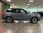 Volvo XC90 T8 AWD Recharge Ultimate Dark Long Range | Trekhaak | 360 Camera | Head-Up Display | Harman Kardon | 455pk | All Season banden | Adaptieve Cruise Control | Stoelverwarming voor+achter | Stuurwielverwarming | Schuifdak | Standkachel met Volvo On Call App | Full LED Meesturende koplampen | Pilot Assist | BLIS Dode Hoek Detectie | Alcantara hemelbekleding | Lederen zonnekleppen en handgrepen | Elektrische voorstoelen geheugen | R-Design Contour stoelen met wit stiksel en bies | Zitting verlenging voorstoelen | Lederen dashboard | 20 Inch | Google Infotainment | Keyless Drive | Privacy Glass | Elektrisch bedienbare achterklep | Geïntegreerd kinderzitje achterin | Geïntegreerde zongordijnen achterportieren | Verlichte instaplijsten | 7-Persoons | 4-Zone Climate Control | DAB Radio | Apple Carplay/Android Auto | Thunder Grey Metallic |