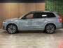 Volvo XC90 T8 AWD Recharge Ultimate Dark Long Range | Trekhaak | 360 Camera | Head-Up Display | Harman Kardon | 455pk | All Season banden | Adaptieve Cruise Control | Stoelverwarming voor+achter | Stuurwielverwarming | Schuifdak | Standkachel met Volvo On Call App | Full LED Meesturende koplampen | Pilot Assist | BLIS Dode Hoek Detectie | Alcantara hemelbekleding | Lederen zonnekleppen en handgrepen | Elektrische voorstoelen geheugen | R-Design Contour stoelen met wit stiksel en bies | Zitting verlenging voorstoelen | Lederen dashboard | 20 Inch | Google Infotainment | Keyless Drive | Privacy Glass | Elektrisch bedienbare achterklep | Geïntegreerd kinderzitje achterin | Geïntegreerde zongordijnen achterportieren | Verlichte instaplijsten | 7-Persoons | 4-Zone Climate Control | DAB Radio | Apple Carplay/Android Auto | Thunder Grey Metallic |