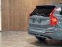 Volvo XC90 T8 AWD Recharge Ultimate Dark Long Range | Trekhaak | 360 Camera | Head-Up Display | Harman Kardon | 455pk | All Season banden | Adaptieve Cruise Control | Stoelverwarming voor+achter | Stuurwielverwarming | Schuifdak | Standkachel met Volvo On Call App | Full LED Meesturende koplampen | Pilot Assist | BLIS Dode Hoek Detectie | Alcantara hemelbekleding | Lederen zonnekleppen en handgrepen | Elektrische voorstoelen geheugen | R-Design Contour stoelen met wit stiksel en bies | Zitting verlenging voorstoelen | Lederen dashboard | 20 Inch | Google Infotainment | Keyless Drive | Privacy Glass | Elektrisch bedienbare achterklep | Geïntegreerd kinderzitje achterin | Geïntegreerde zongordijnen achterportieren | Verlichte instaplijsten | 7-Persoons | 4-Zone Climate Control | DAB Radio | Apple Carplay/Android Auto | Thunder Grey Metallic |