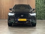 Volvo XC60 T6 AWD Recharge Plus Black Edition | Trekhaak | 360° Camera | Harman Kardon | Adaptieve Cruise Control | Stoelverwarming voor+achter | Stuurwielverwarming | Schuifdak | Full LED Meesturende koplampen | Pilot Assist | BLIS Dode Hoek Detectie | Elektrische voorstoelen geheugen | R-Design Contour stoelen met wit stiksel en bies | Zitting verlenging voorstoelen | 21 Inch | Google Infotainment | Keyless Drive | Elektrisch bedienbare achterklep | DAB Radio | Apple Carplay/Android Auto | Alarm Klasse III | Draadloos telefoon opladen | Volvo On Call met mobiele App functie | Onyx Black Metallic |