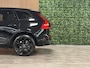 Volvo XC60 T6 AWD Recharge Plus Black Edition | Trekhaak | 360° Camera | Harman Kardon | Adaptieve Cruise Control | Stoelverwarming voor+achter | Stuurwielverwarming | Schuifdak | Full LED Meesturende koplampen | Pilot Assist | BLIS Dode Hoek Detectie | Elektrische voorstoelen geheugen | R-Design Contour stoelen met wit stiksel en bies | Zitting verlenging voorstoelen | 21 Inch | Google Infotainment | Keyless Drive | Elektrisch bedienbare achterklep | DAB Radio | Apple Carplay/Android Auto | Alarm Klasse III | Draadloos telefoon opladen | Volvo On Call met mobiele App functie | Onyx Black Metallic |