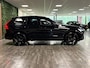 Volvo XC60 T6 AWD Recharge Plus Black Edition | Trekhaak | 360° Camera | Harman Kardon | Adaptieve Cruise Control | Stoelverwarming voor+achter | Stuurwielverwarming | Schuifdak | Full LED Meesturende koplampen | Pilot Assist | BLIS Dode Hoek Detectie | Elektrische voorstoelen geheugen | R-Design Contour stoelen met wit stiksel en bies | Zitting verlenging voorstoelen | 21 Inch | Google Infotainment | Keyless Drive | Elektrisch bedienbare achterklep | DAB Radio | Apple Carplay/Android Auto | Alarm Klasse III | Draadloos telefoon opladen | Volvo On Call met mobiele App functie | Onyx Black Metallic |
