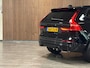 Volvo XC60 T6 AWD Recharge Plus Black Edition | Trekhaak | 360° Camera | Harman Kardon | Adaptieve Cruise Control | Stoelverwarming voor+achter | Stuurwielverwarming | Schuifdak | Full LED Meesturende koplampen | Pilot Assist | BLIS Dode Hoek Detectie | Elektrische voorstoelen geheugen | R-Design Contour stoelen met wit stiksel en bies | Zitting verlenging voorstoelen | 21 Inch | Google Infotainment | Keyless Drive | Elektrisch bedienbare achterklep | DAB Radio | Apple Carplay/Android Auto | Alarm Klasse III | Draadloos telefoon opladen | Volvo On Call met mobiele App functie | Onyx Black Metallic |