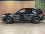 Volvo XC60 T6 AWD Recharge Plus Black Edition | Trekhaak | 360° Camera | Harman Kardon | Adaptieve Cruise Control | Stoelverwarming voor+achter | Stuurwielverwarming | Schuifdak | Full LED Meesturende koplampen | Pilot Assist | BLIS Dode Hoek Detectie | Elektrische voorstoelen geheugen | R-Design Contour stoelen met wit stiksel en bies | Zitting verlenging voorstoelen | 21 Inch | Google Infotainment | Keyless Drive | Elektrisch bedienbare achterklep | DAB Radio | Apple Carplay/Android Auto | Alarm Klasse III | Draadloos telefoon opladen | Volvo On Call met mobiele App functie | Onyx Black Metallic |