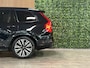 Volvo XC90 T8 AWD Recharge Ultra Dark | Luchtvering | Trekhaak | 360 Camera | Head-Up Display | Harman Kardon | 455pk | Adaptieve Cruise Control | Stoelverwarming voor+achter | Stuurwielverwarming | Schuifdak | Full LED Meesturende koplampen | Pilot Assist | BLIS Dode Hoek Detectie | Alcantara hemelbekleding | Lederen zonnekleppen en handgrepen | Elektrische voorstoelen geheugen | Lederen bekleding | Zitting verlenging voorstoelen | Lederen dashboard | 20 Inch | Google Infotainment | Keyless Drive | Privacy Glass | Elektrisch bedienbare achterklep | Geïntegreerd kinderzitje achterin | Geïntegreerde zongordijnen achterportieren | Verlichte instaplijsten | 7-Persoons | 4-Zone Climate Control | DAB Radio | Apple Carplay/Android Auto | Alarm Klasse III | Onyx Black Metallic |