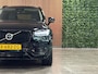 Volvo XC90 T8 AWD Recharge Ultra Dark | Luchtvering | Trekhaak | 360 Camera | Head-Up Display | Harman Kardon | 455pk | Adaptieve Cruise Control | Stoelverwarming voor+achter | Stuurwielverwarming | Schuifdak | Full LED Meesturende koplampen | Pilot Assist | BLIS Dode Hoek Detectie | Alcantara hemelbekleding | Lederen zonnekleppen en handgrepen | Elektrische voorstoelen geheugen | Lederen bekleding | Zitting verlenging voorstoelen | Lederen dashboard | 20 Inch | Google Infotainment | Keyless Drive | Privacy Glass | Elektrisch bedienbare achterklep | Geïntegreerd kinderzitje achterin | Geïntegreerde zongordijnen achterportieren | Verlichte instaplijsten | 7-Persoons | 4-Zone Climate Control | DAB Radio | Apple Carplay/Android Auto | Alarm Klasse III | Onyx Black Metallic |