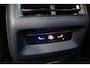 Volkswagen Tayron 1.5 eHybrid Life Edition PL €863 p/m* 150KW/204PK, Snelladen 40KW mogelijk, 60 mnd 100.000km garantie, Navigatie, 18" LMV All season, wegklapbare trekhaak, stoelverwarming, DCC, adaptief onderstel, privacy glas, chrome dakrail, camera, side assist, ACC 3 zone climatronic, park assist plus, stuurwiel verwarming