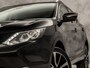 Nissan Qashqai 1.2 Deluxe (PANORAMADAK, NAVIGATIE, CLIMATE, 360 CAMERA, STOELVERWARMING, SPORTSTOELEN, TREKHAAK, GETINT GLAS, NIEUWE APK, NIEUWSTAAT)