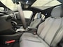 Peugeot 208 Hybrid 100 e-DCS6 GT Panorama Dak | LED | Digitaal Dashboard | Leder/Stof Sportstoelen | Carplay | Camera | Keyless | Achteruitrijcamera | Apple Carplay/Android Auto|telefoonintegratie premium | Cruise control