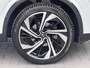 Nissan Qashqai 1.3 MHEV Xtronic Tekna Plus / Fabrieksgarantie tot 10-2028 / All season banden / Panoramadak / Trekgewicht 1800 kg / Head Up Display / Elektrische achterklep / Voorstoel met massage functie / Bose Audio Systeem / Stuur Stoel & Voorruit verwarming /