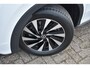 Volkswagen T-Roc 1.5 eTSI 116PK DSG-7 Life First Edition | CAMERA | VIRTUAL COCKPIT | APP. CONNECT | ADAPT. CRUISE | 17 INCH | LED | CLIMATE CONTROL