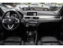 BMW X1 sDrive20i High Executive / Panoramadak / Leder / CarPlay / Parkeerhulp V+A / 18'' / Sportstoelen / DAB / Stoelverwarming / Cruise Control