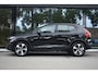 Volvo XC40 B4 197pk Plus Dark | Trekhaak | Verwarmde Voorruit