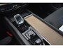 Volvo XC60 T6 Plug-in hybrid AWD Plus Dark | Head Up Display | Semi elektrische trekhaak | 360 Graden Camera | Panoramisch Schuif-/Kanteldak | All Season banden | Google Navigatie | Adaptieve Cruise Control | BLIS |