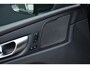 Volvo XC60 T6 Plug-in hybrid AWD Plus Dark | Head Up Display | Semi elektrische trekhaak | 360 Graden Camera | Panoramisch Schuif-/Kanteldak | All Season banden | Google Navigatie | Adaptieve Cruise Control | BLIS |
